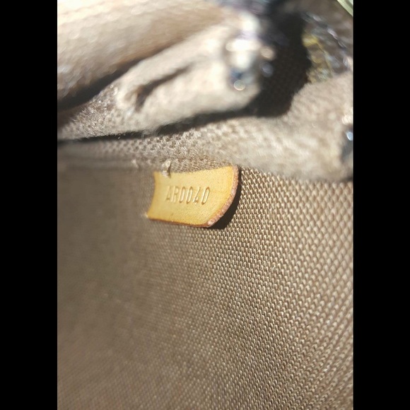 🚫SOLD Authentic Louis Vuitton Pouchette - Picture 4 of 4