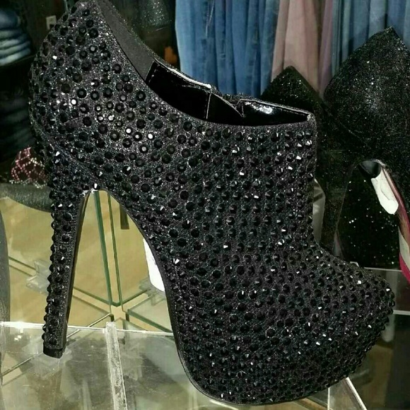 Bella Luna  Shoes - Black platform booties