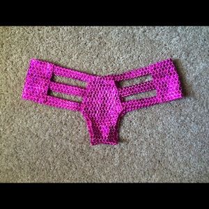 Cut out rave bottoms