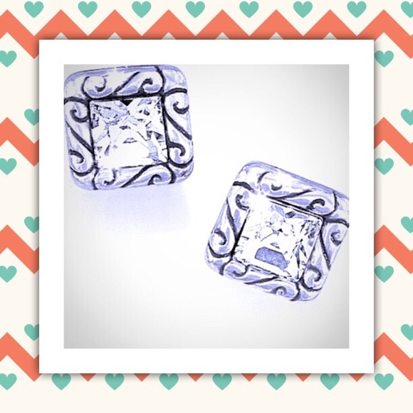 🔥Regina Mini Post Brighton Earrings