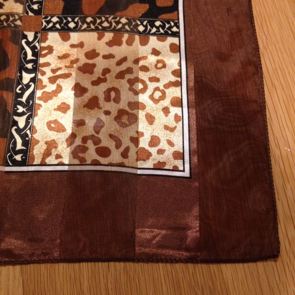 Checkered Animal Print Scarf - Picture 2 of 3