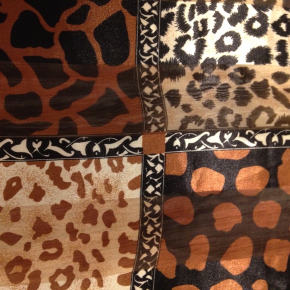 Checkered Animal Print Scarf - Picture 3 of 3