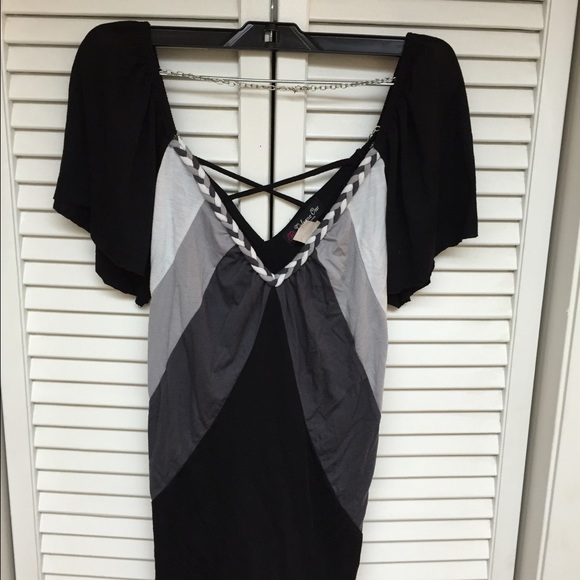 Black white grey and dark grey shirt - Picture 2 of 4