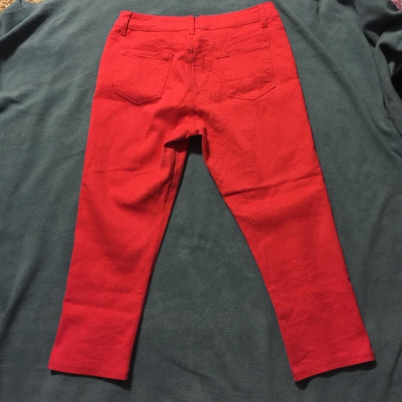 Red capris - Picture 3 of 3