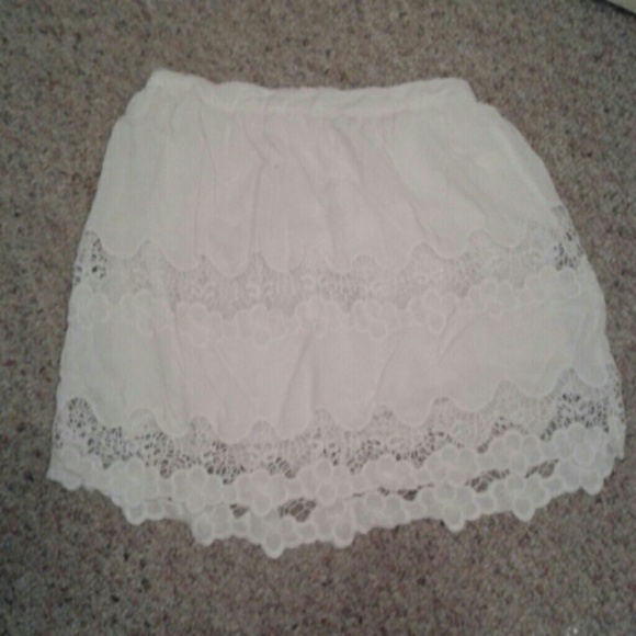 White cotton and lace skirt