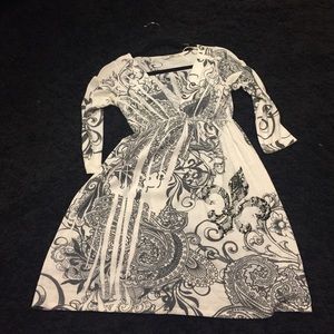 V-neck 3/4 sleeve short dress