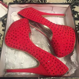 Red pumps! Perfect for the holidays