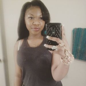 Meet your Posher, Simonee