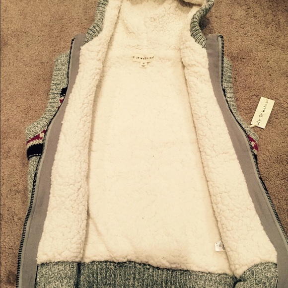 Vest - Picture 3 of 4