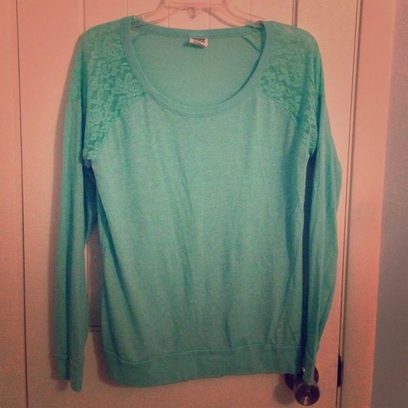 SOLD VS Pink long sleeve green/blue shirt - Picture 1 of 4