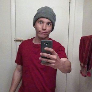 Meet your Posher, Manuel