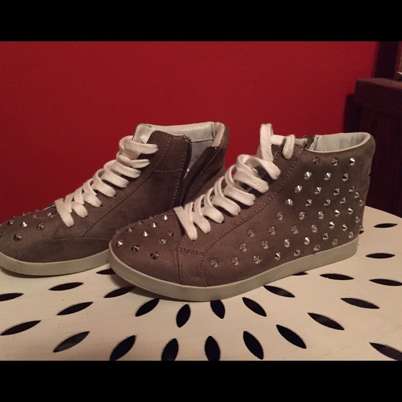 Spike high-top shoes
