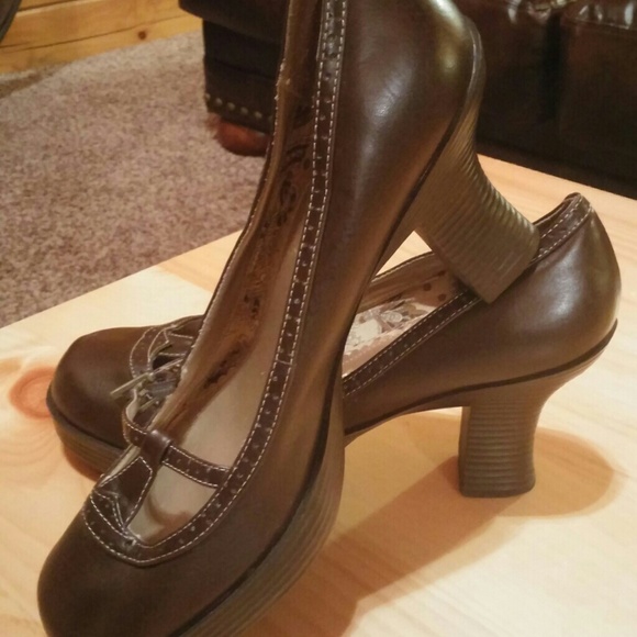 Dress shoes