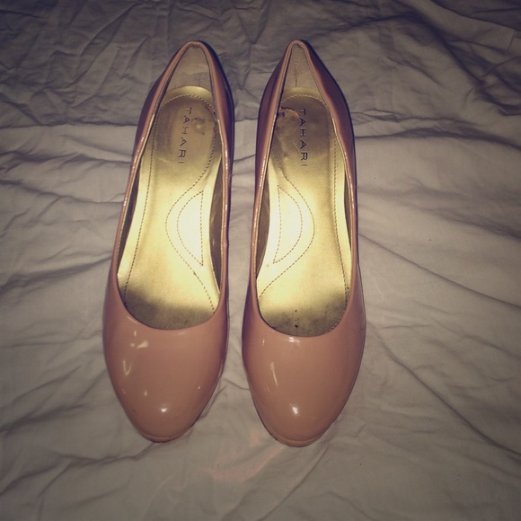 Tahari pumps