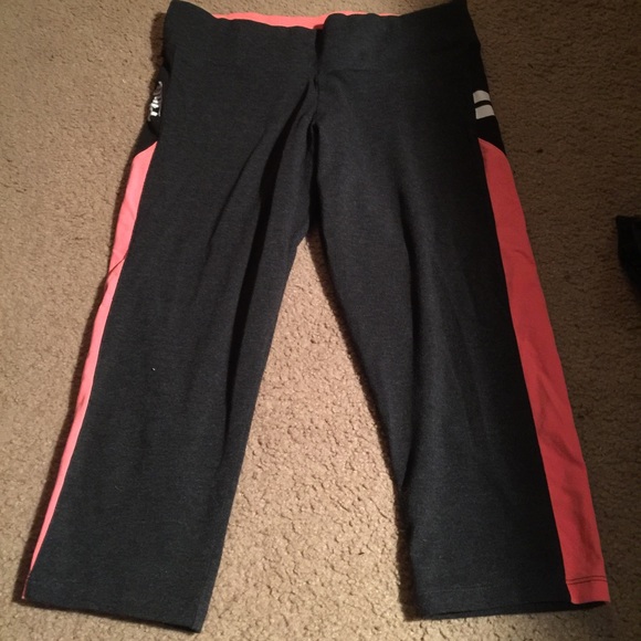 🎉🎉 FLASH SALE 24hrs 🎉🎉.  VS yoga crop legging