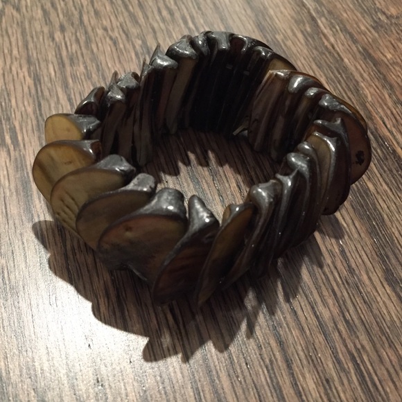 Olive green shell stretchy bracelet