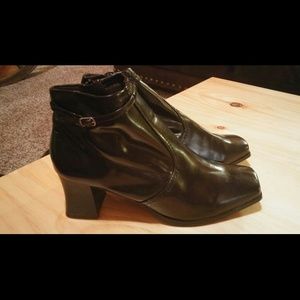 Boots NWOT Black 10 wide