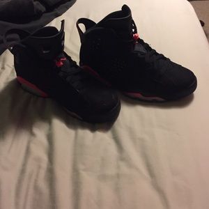 Retro 6 black infared size 8