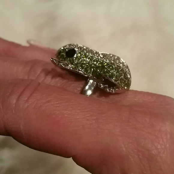 Frog  statement  ring - Picture 3 of 3