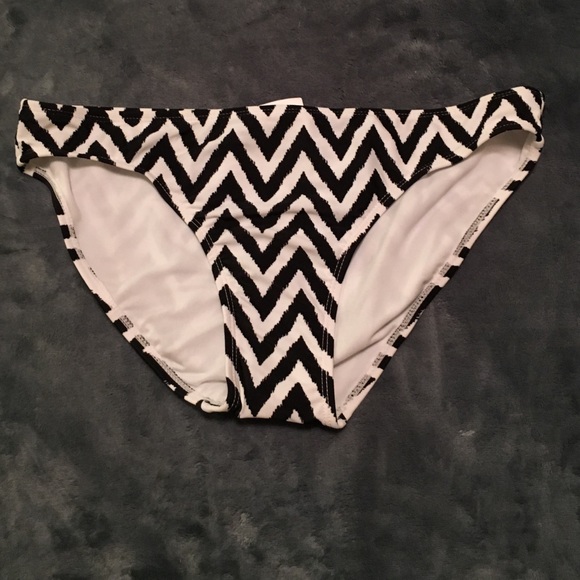 ✨Price Reduction ✨Black & White Bikini Bottoms