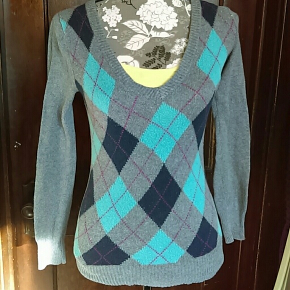 ✨Gap ✨ V-Neck Argyle Sweater.