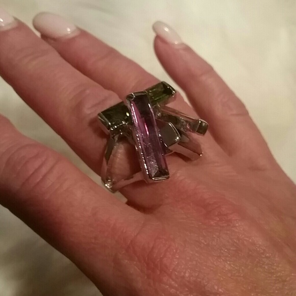 Fashion statement ring - Picture 2 of 3