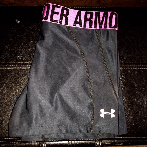 Under Armour Pants - Under aromur  shorts size M