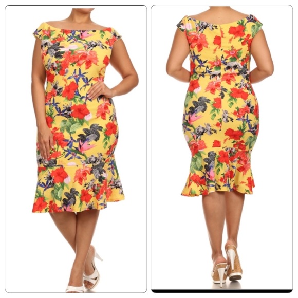 White floral print dress. (Plus size)