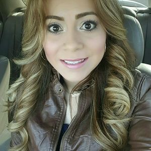 Meet your Posher, Roxana