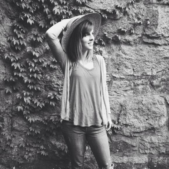 Meet your Posher, Lydia - Picture 1 of 1