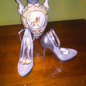 👠Bakers Silver Sequin Heels👠