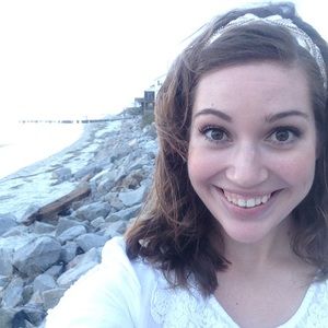 Meet your Posher, Caitlin