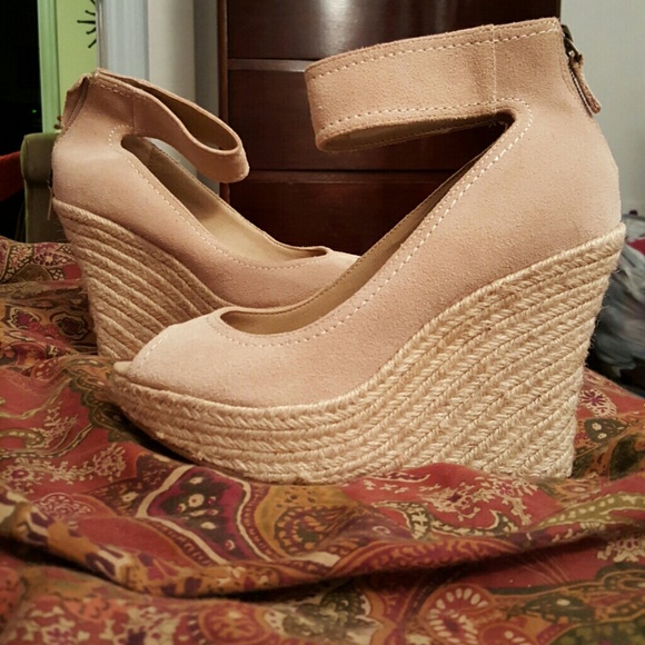 Levity Sibyl Wedge