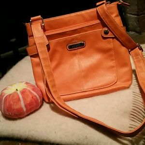 STATEMENT PURSE! beautiful pumpkin orange.