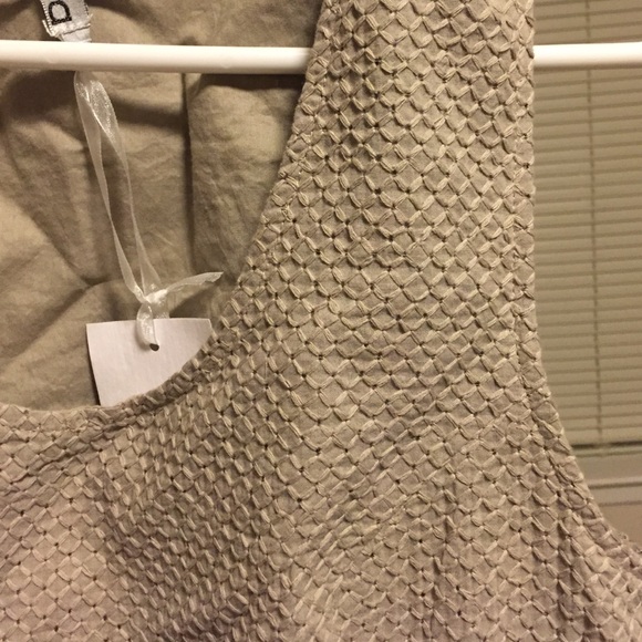 Tan dress - Picture 3 of 3