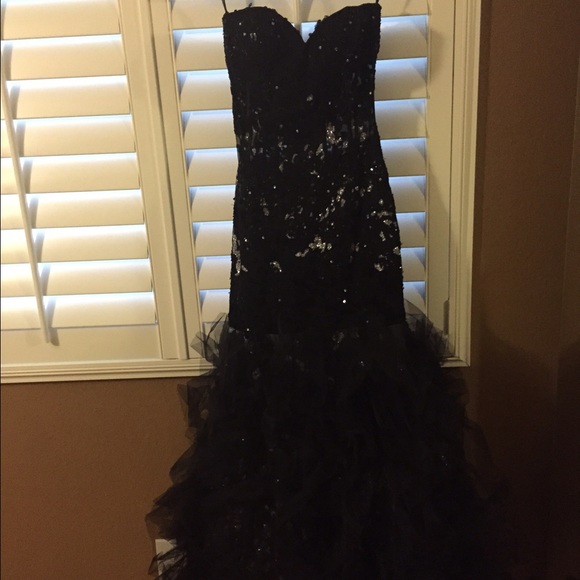 Black Lace evening gown! - Picture 2 of 4
