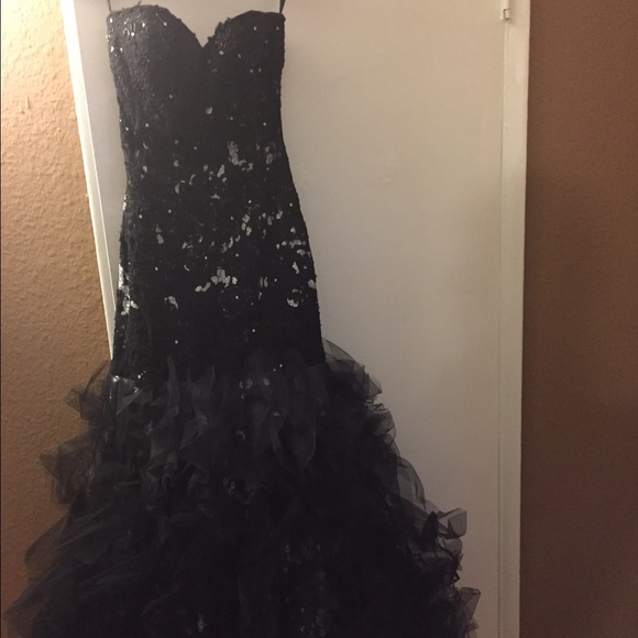 Black Lace evening gown! - Picture 3 of 4