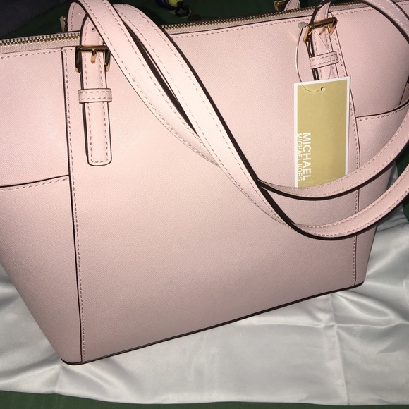 SOLD! 🎉NWT🎉 Michael Kors Jet Set Tote! - Picture 4 of 4