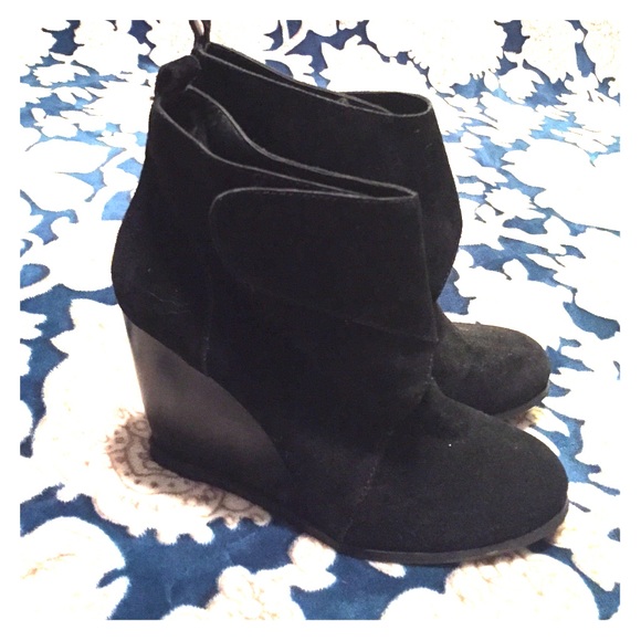 BCBG Generation Black Wedge Suede booties