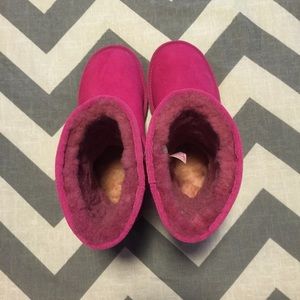 Shocking pink short uggs