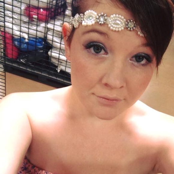 Meet your Posher, Tori - Picture 1 of 1