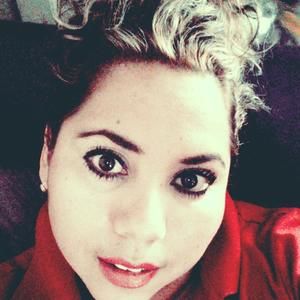 Meet your Posher, Yoli