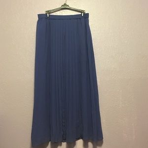 Pleated blue skirt