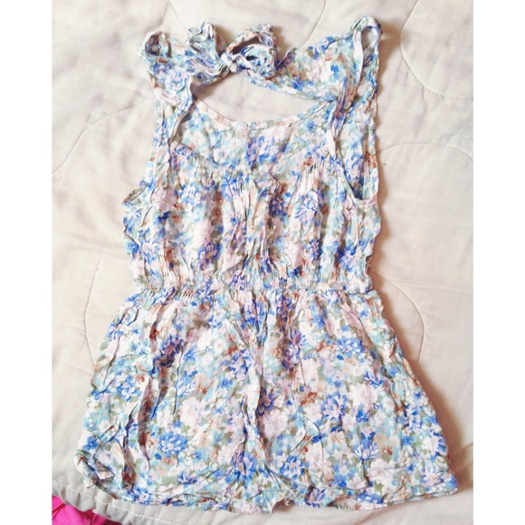 Scoop neck floral top