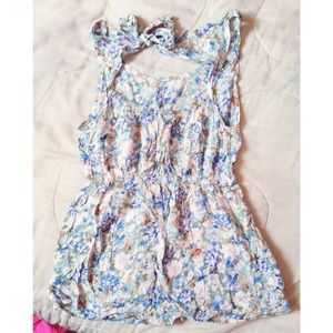 Scoop neck floral top