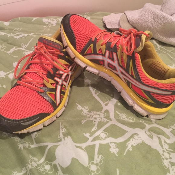 Coral asics Running Shoes
