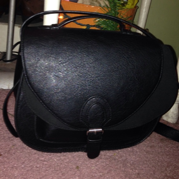 BLACK PURSE