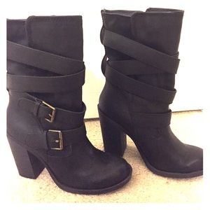 Heeled black boots