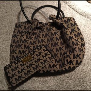 Michael Kors handbag and matching wallet!!💋👜💄