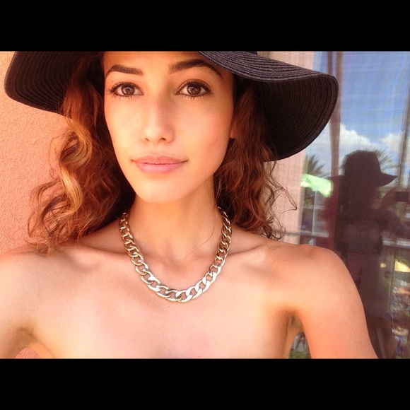 Meet your Posher: Lindsay Fulton - Picture 3 of 3